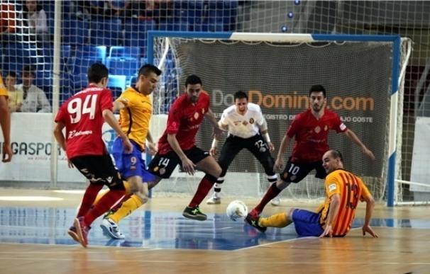 (Crónica) El Palma Futsal homenajea al RCD Mallorca y sorprende al FC Barcelona (2-1)