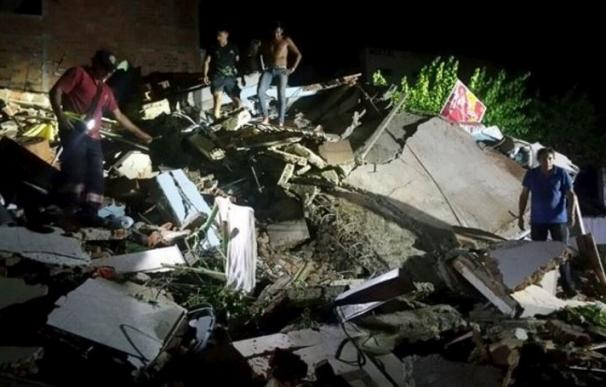 El Gobierno ecuatoriano confirma 235 muertos y 1.557 heridos por el terremoto