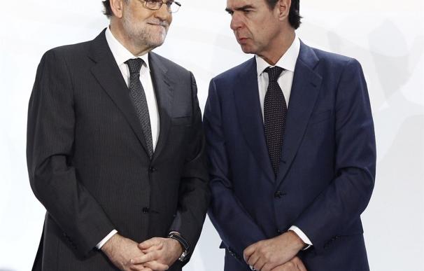 Soria renuncia a sus funciones como ministro de Industria y abandona la política