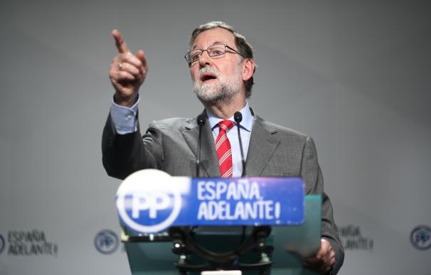 Rajoy destaca el buen humor de Pastor por poner la moción de censura de Podemos en martes y 13