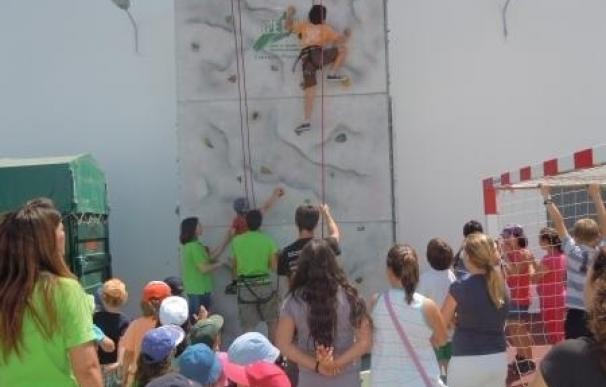 Arranca en Palencia la 'Aventura de la Roca', actividad de la Diputación para inciar a los escolares en la escalada