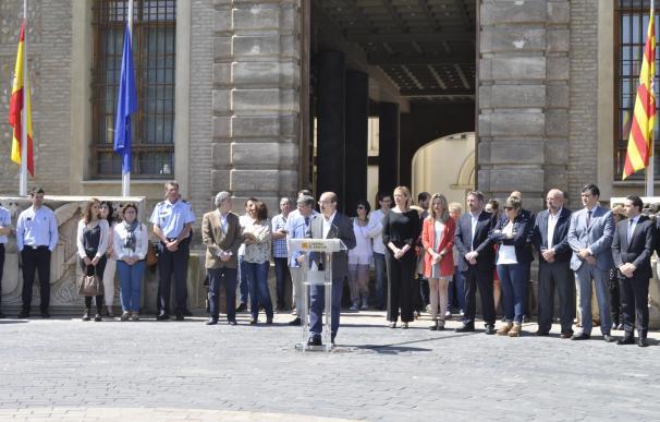 El Gobierno de Aragón guarda un minuto de silencio y transmite su "compromiso solidario" con la convivencia