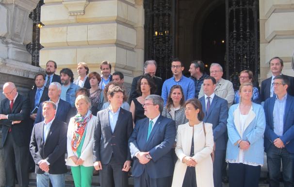 Representantes de las instituciones, dirigentes políticos y ciudadanos rechazan en Bilbao el atentado de Manchester
