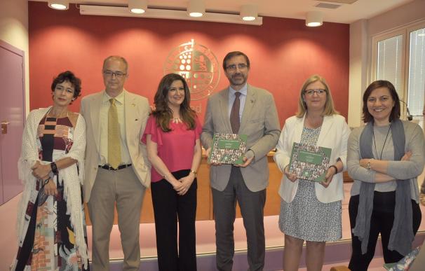 UJA reúne en un libro el perfil de 55 de las 1.500 personas tituladas en los 25 años de Estudios Ingleses en Jaén