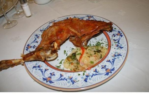Cochinillo, cabrito, bacalao y lubina, entre los platos navideños favoritos de los castellano-manchegos