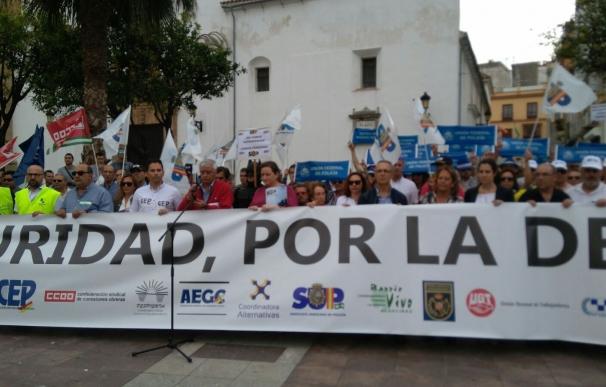 Unas 200 personas se manifiestan en Algeciras para pedir más medios y medidas en la lucha contra el narcotráfico