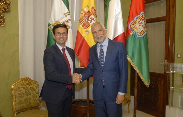 El alcalde recibe al embajador de Italia para fortalecer lazos institucionales y turísticos