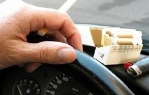 Más de la mitad de la población quiere prohibir fumar en el coche y paquetes de tabaco genéricos