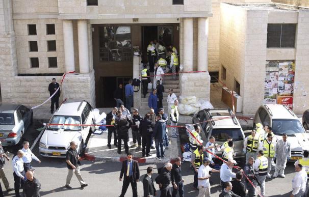 Un atentado en una sinagoga de Jerusalén deja 4 muertos y nuevas medidas punitivas