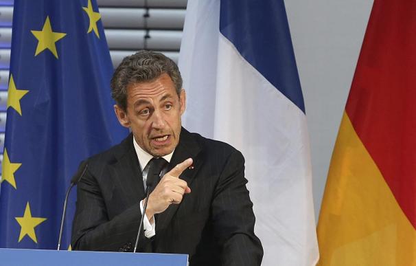 Sarkozy dice que "los bárbaros han declarado la guerra a Francia"