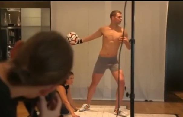 Manuel Neuer, en calzoncillos