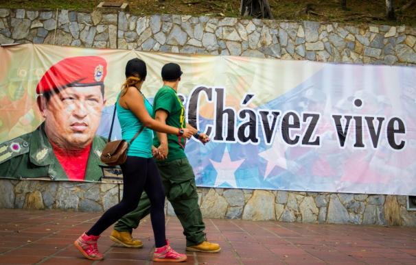 Rusia conmemora el 60 cumpleaños de Chávez con la emisión de un sello conmemorativo