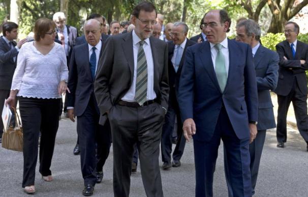 Mariano Rajoy conversa con el presidente de Iberdrola, José Ignacio Galán.