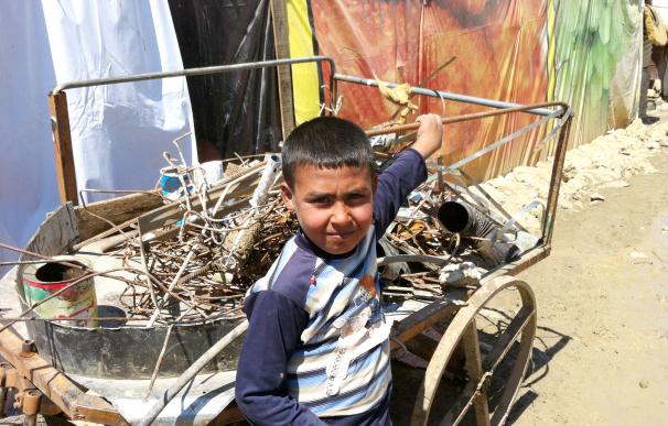 Turki, un niño sirio de diez años que tiene que llevar comida para sus cinco hermanos