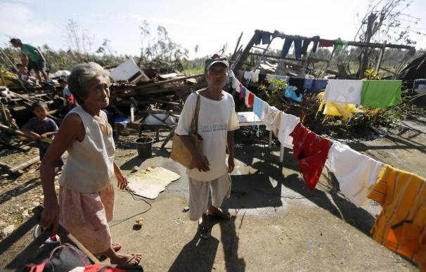Hagupit, con 23 muertos y un millón de desplazados, se acerca a Manila