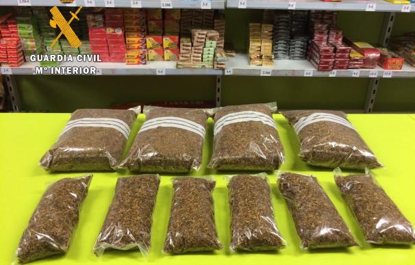 La Guardia Civil denuncia a una tienda de Mérida por vender tabaco picado "de contrabando"