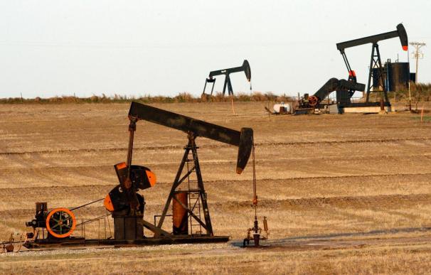 El petróleo de Texas sube un 1,5 por ciento y cierra en 48,65 dólares el barril