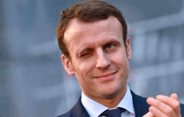 Un político joven y sin experiencia conquista a los franceses con una apuesta europeísta
