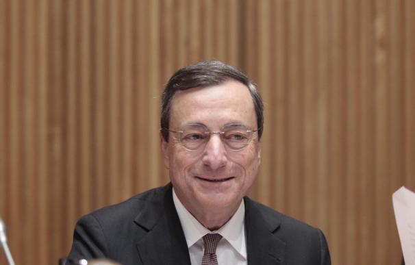 Draghi (BCE) critica al Gobierno griego por hablar de "quiebra" e "insolvencia"