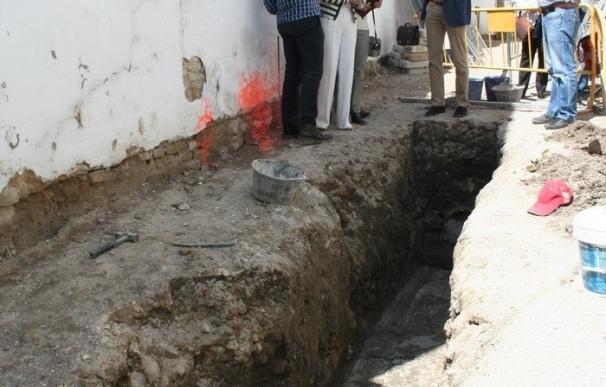 El Ayuntamiento de Lebrija rediseña la obra de la calle Padre Morales para conservar la muralla descubierta