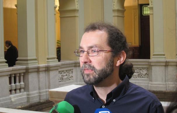 León (Podemos) cree que el resultado de las primarias del PSOE ha influido en la decisión de Blanco