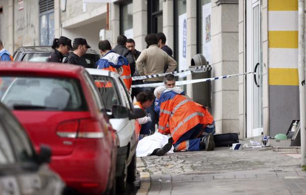 Un atracador y una agente mueren en un asalto a un banco con tiroteo en Vigo