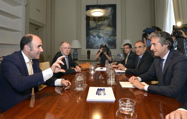 El ministro se compromete con Ayerdi a que el enlace de Pamplona con la 'Y vasca' y Zaragoza esté finalizado en 2023