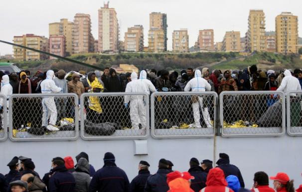 Lampedusa se colapsa tras la llegada masiva de inmigrantes