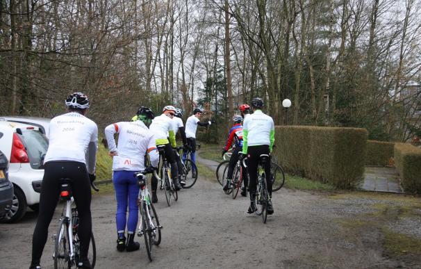 Cirujanos europeos recorrerán 700 km en bicicleta para apoyar la investigación en medicina ortopédica deportiva