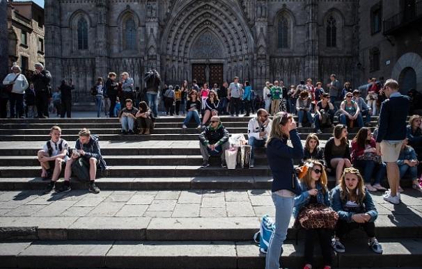 España bate récord con 10,6 millones de turistas internacionales hasta marzo, un 5,3% más