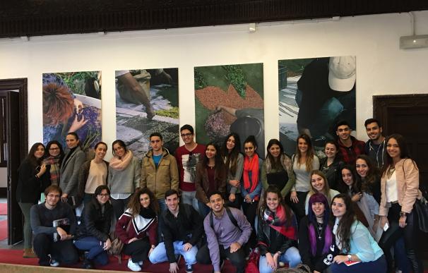Alumnos de la UEC realizan un trabajo para que el Museo de las Alfombras de La Orotava (Tenerife) tenga más visitas