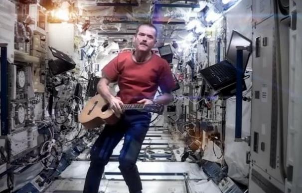 El astronauta Chris Hadfield publicará un disco grabado en el espacio