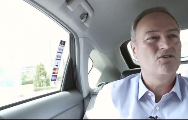 Fabra viaja sin cinturón de seguridad en taxi en un vídeo de promoción electoral