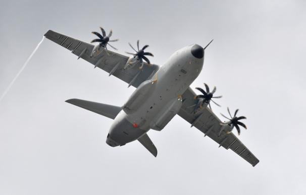 Airbus reconoce "nuevos problemas inesperados" en el motor del avión de transporte militar A400M