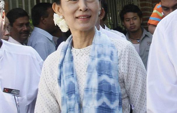 Birmania da luz verde al partido de Suu Kyi para pugnar en próximos comicios