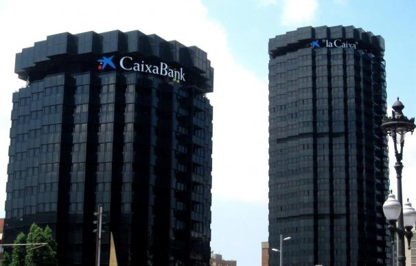 (Ampl.) CaixaBank gana 273 millones hasta marzo, un 27,2% menos por la integración de Barclays