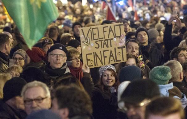 Miles de manifestantes secundan una marcha islamófoba en la ciudad alemana de Dresde