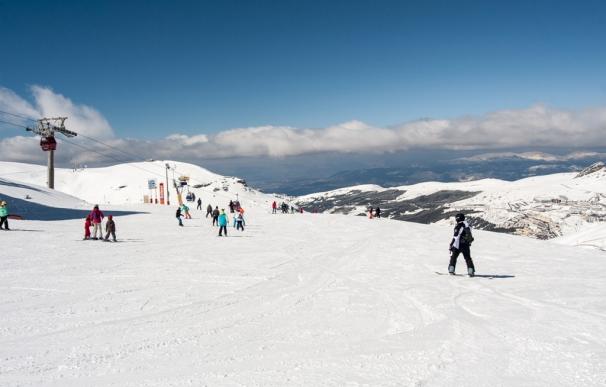 Alto Campoo tiene el 95% de las pistas abiertas y acoge 700 esquiadores