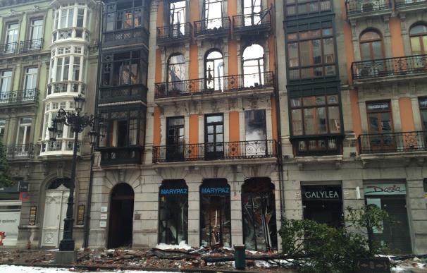 La Policía Nacional investiga el incendio en Oviedo que costó la vida de un bombero