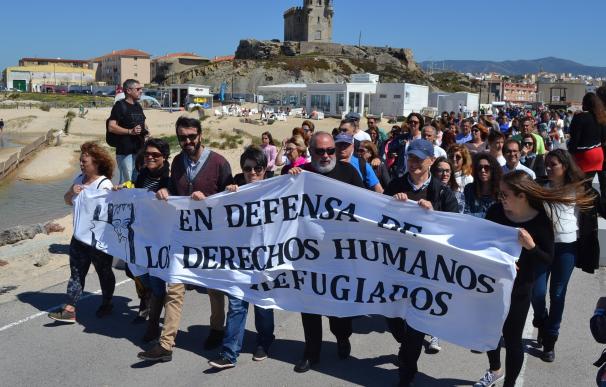 Tarifa acoge una marcha en defensa de los derechos de los refugiados sirios en suelo europeo