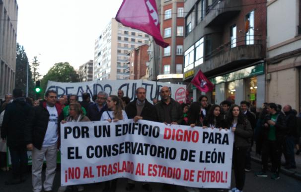 Profesores, alumnos y padres exigen "un espacio digno" para el conservatorio de León