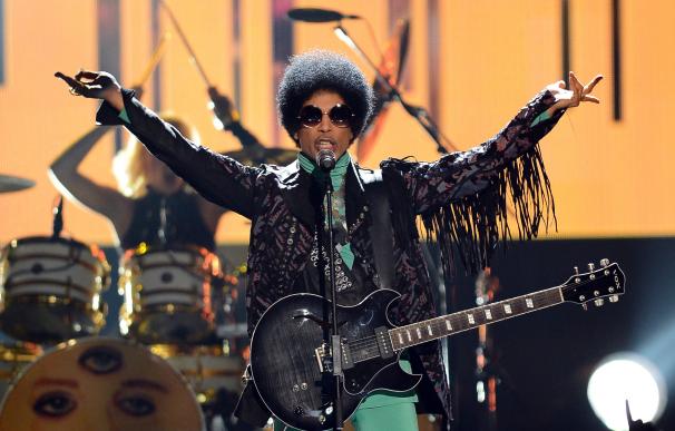 Prince en un concierto en el MGM Grand Garden Arena con motivo de los Billboard Music Awards el 19 de mayo de 2013 / Ethan Miller (AFP)