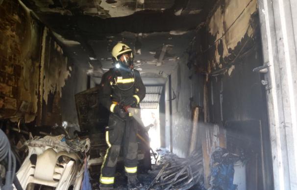 Una persona atendida tras el incendio del garaje de una vivienda de Cintruénigo