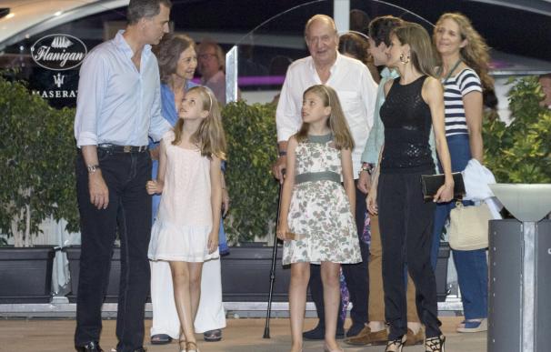 La Familia Real al completo de cena en Mallorca