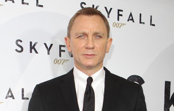 Daniel Craig colma de regalos Bond al bebé de Adele