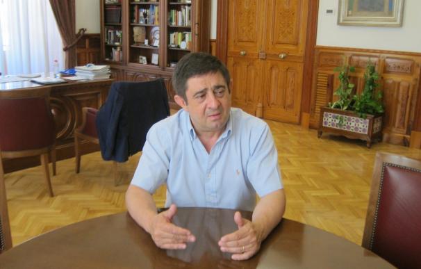 Reyes: "La Diputación no va a participar en la puesta en marcha del sistema tranviario en la capital"