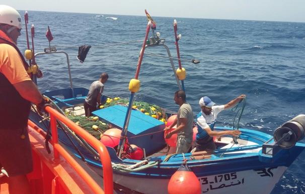 Llegan a Motril los tripulantes rescatados de un pesquero que llevaba a la deriva varios días