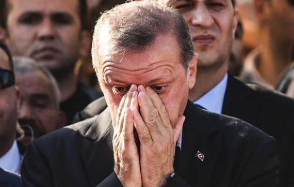 El gobierno dice ahora que Erdogan no murió en el golpe por escasos minutos