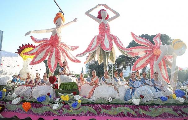 La Batalla de Flores más multitudinaria culmina una "resucitada" Feria de Julio