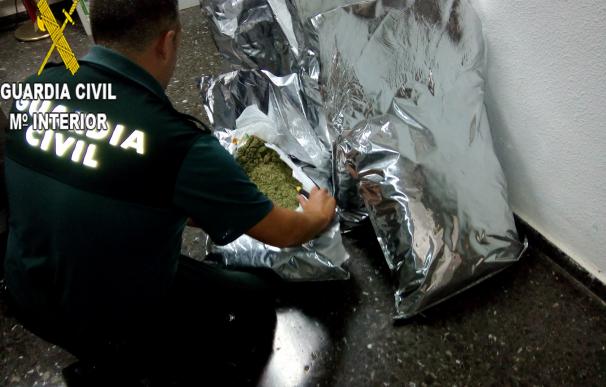 Localizados 15 kg de marihuana ocultos en una nevera entre los enseres de una mudanza